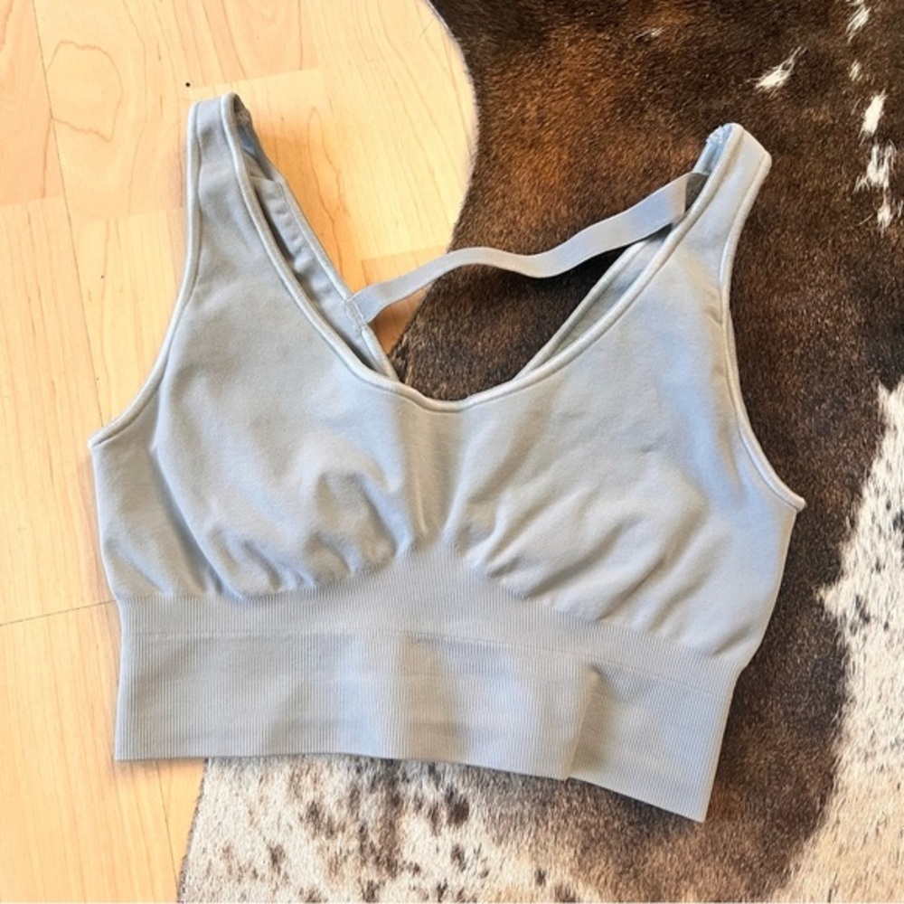 CUYANA NWOT Light‎ Gray Crop Tops Size XS Cut Out Sports Bra